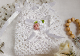 Woreczek koronkowy biały bukiecik-opakowanie na różaniec